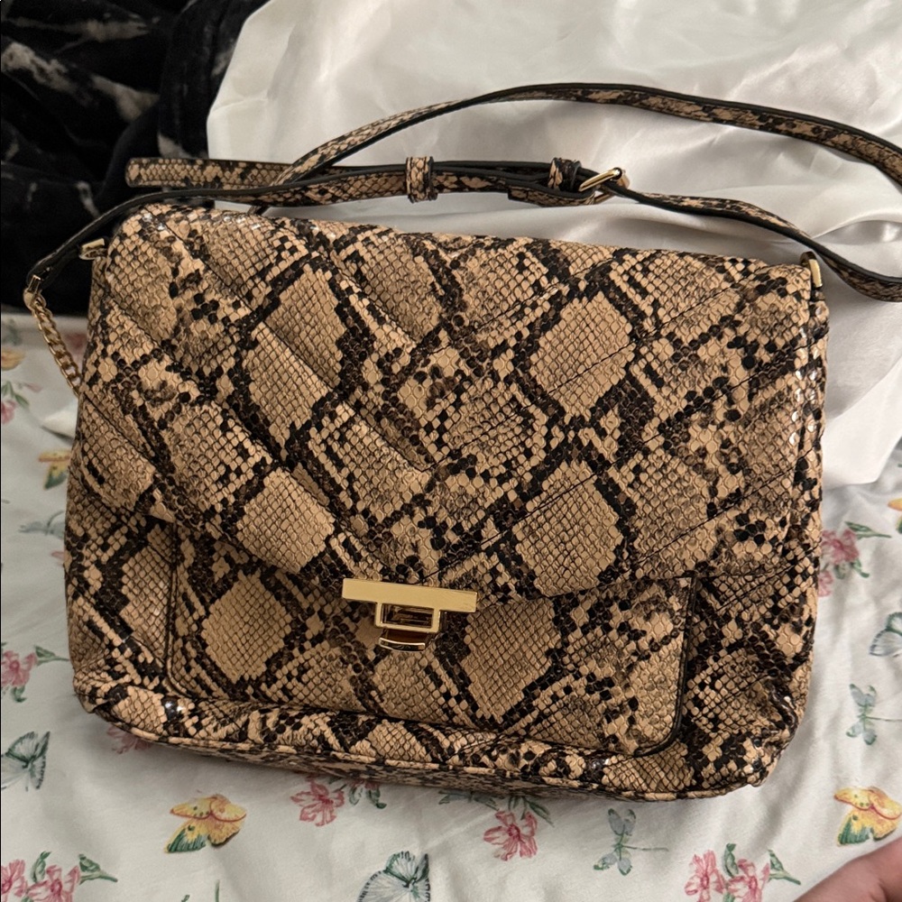 Snake-Print Crossbody Shoulder Bag in Tan and Black